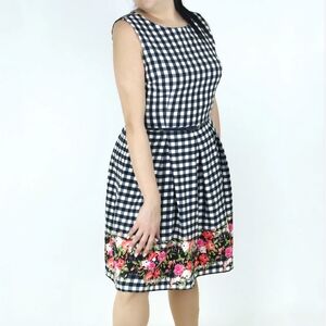 R&K (Women's 10) Black and White Checkered Gingham Retro Dress with Floral Hem